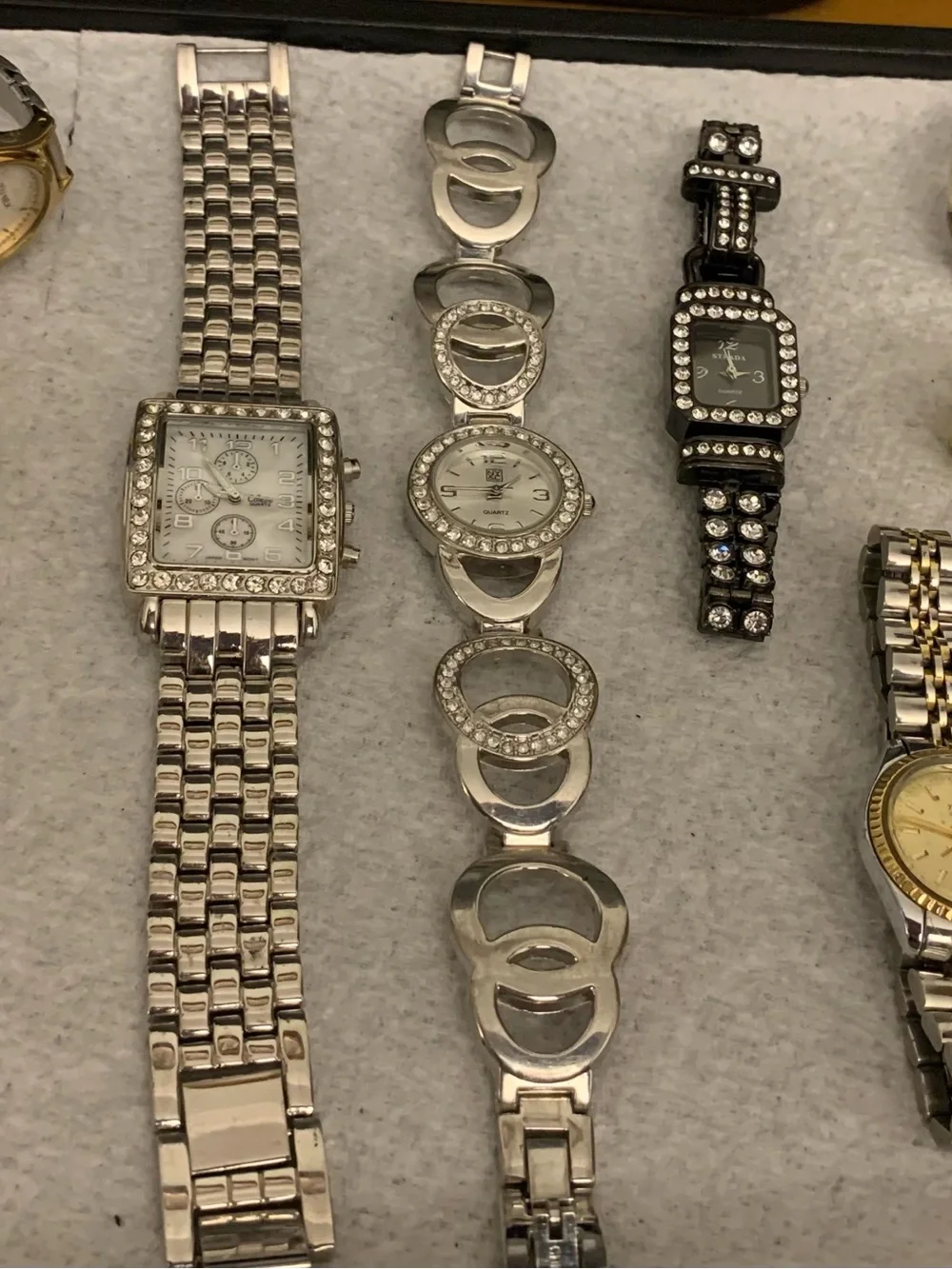 Ladies 10 PC Watch Lot,Some Brand Names,including Timex,Pulsar,Collezio and .